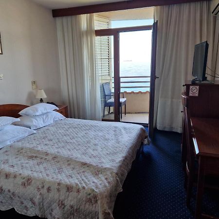 נייביצה Hotel Miramare מראה חיצוני תמונה
