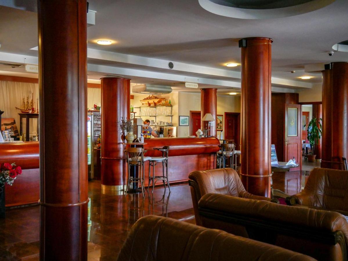 נייביצה Hotel Miramare מראה חיצוני תמונה