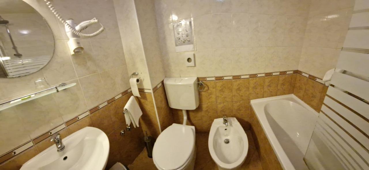 נייביצה Hotel Miramare מראה חיצוני תמונה