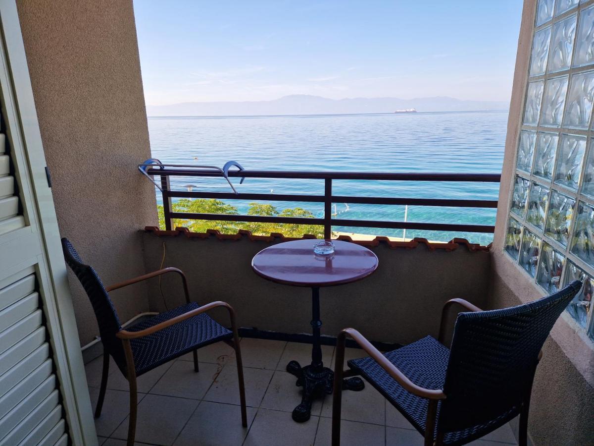 נייביצה Hotel Miramare מראה חיצוני תמונה