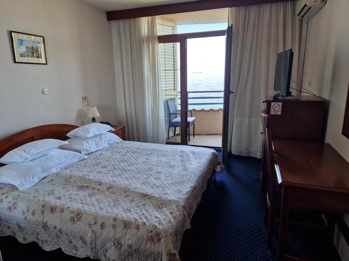 נייביצה Hotel Miramare מראה חיצוני תמונה
