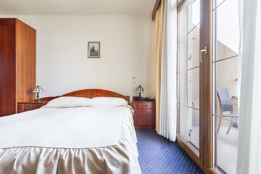 נייביצה Hotel Miramare מראה חיצוני תמונה