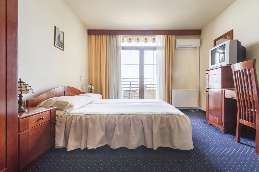 נייביצה Hotel Miramare מראה חיצוני תמונה
