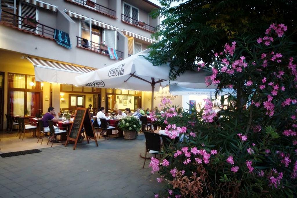 נייביצה Hotel Miramare מראה חיצוני תמונה