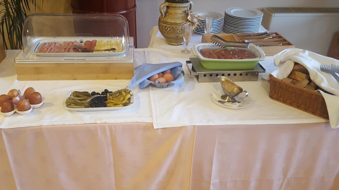נייביצה Hotel Miramare מראה חיצוני תמונה