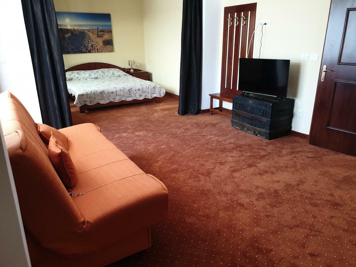 נייביצה Hotel Miramare מראה חיצוני תמונה