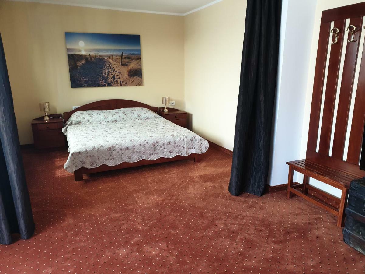נייביצה Hotel Miramare מראה חיצוני תמונה