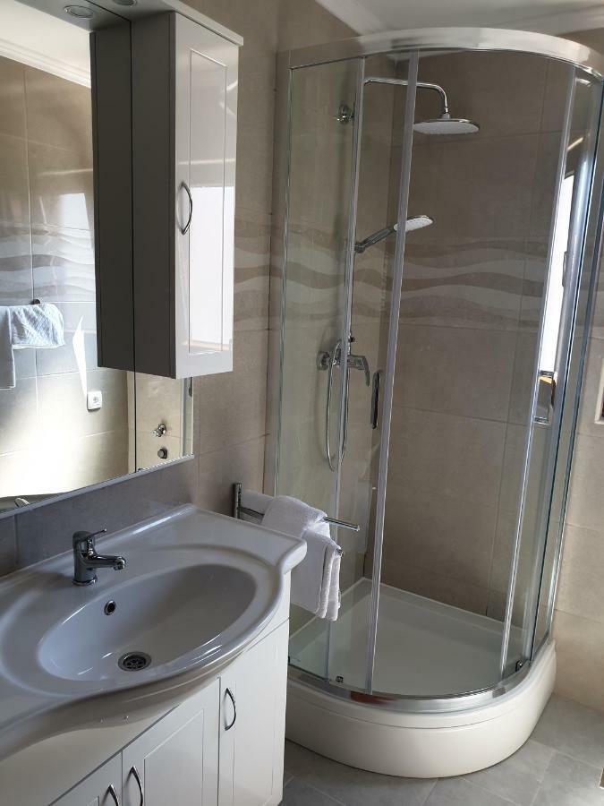 נייביצה Hotel Miramare מראה חיצוני תמונה