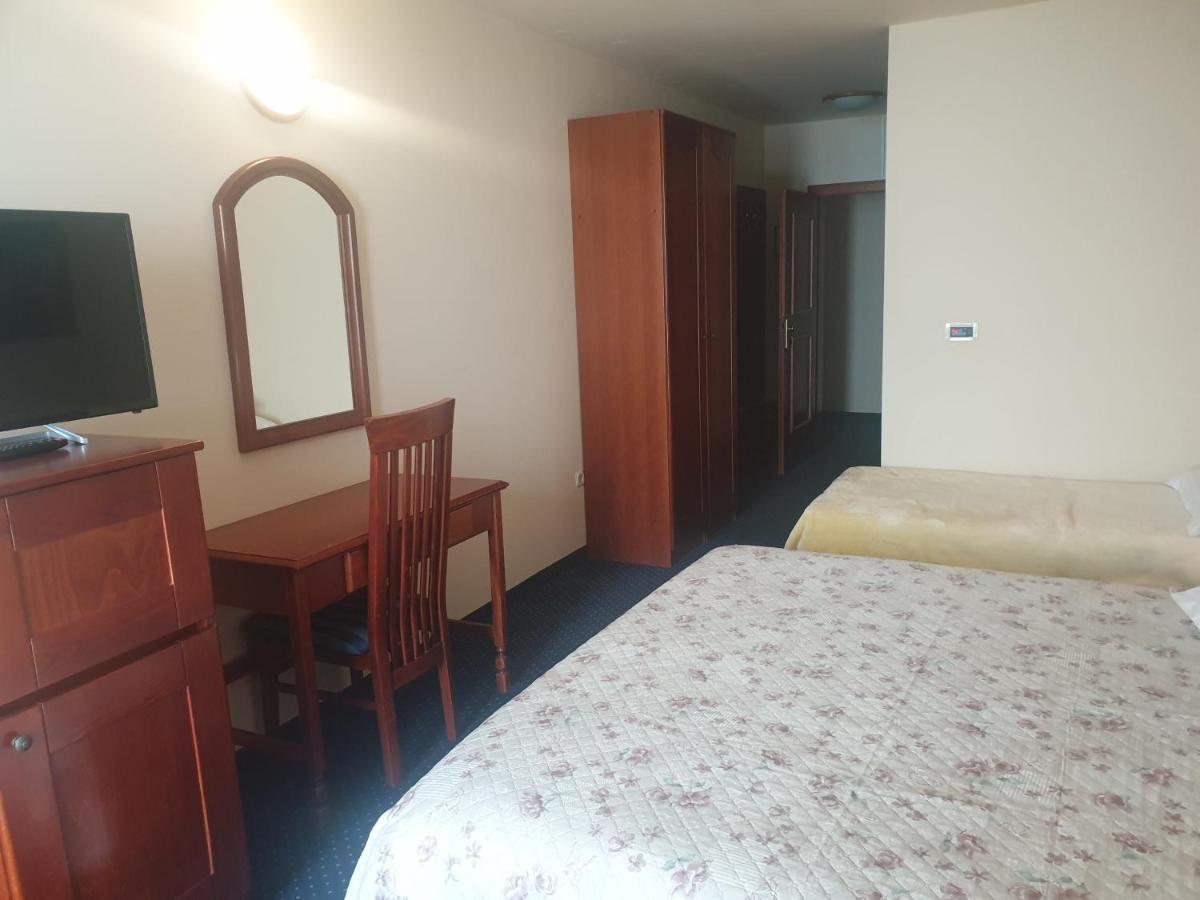 נייביצה Hotel Miramare מראה חיצוני תמונה