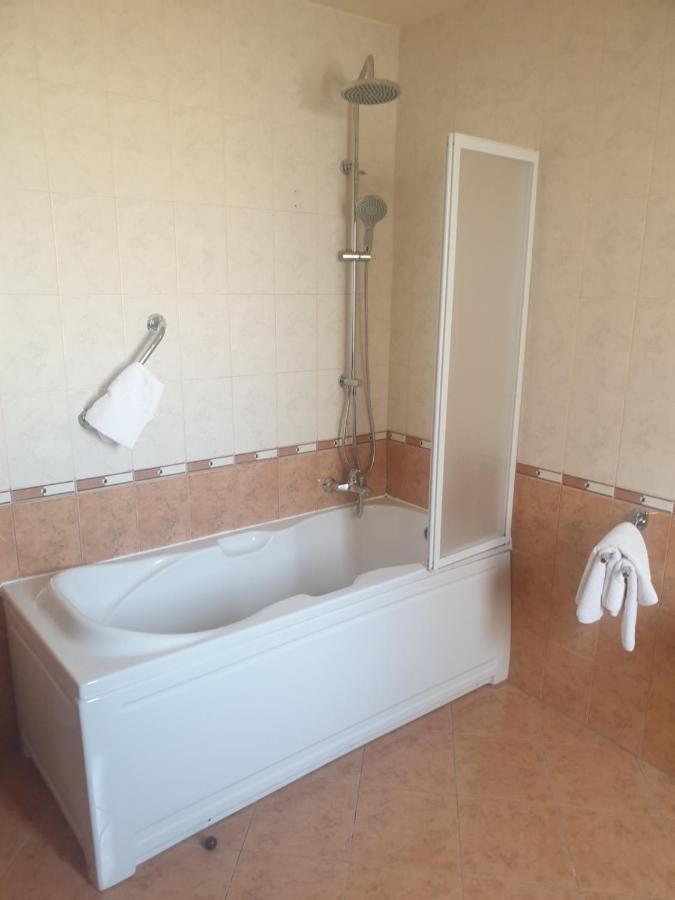 נייביצה Hotel Miramare מראה חיצוני תמונה
