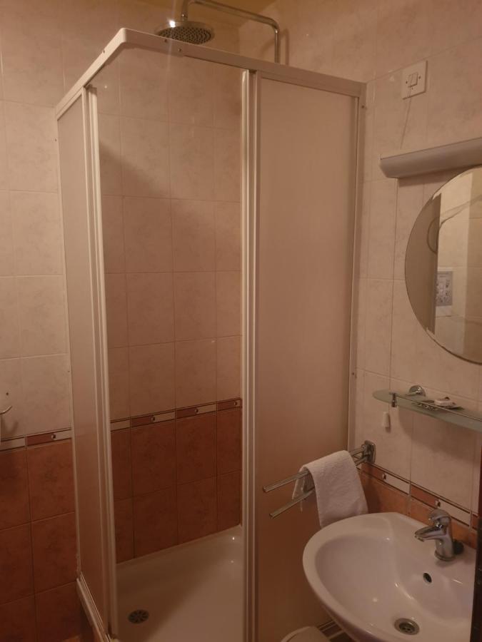 נייביצה Hotel Miramare מראה חיצוני תמונה