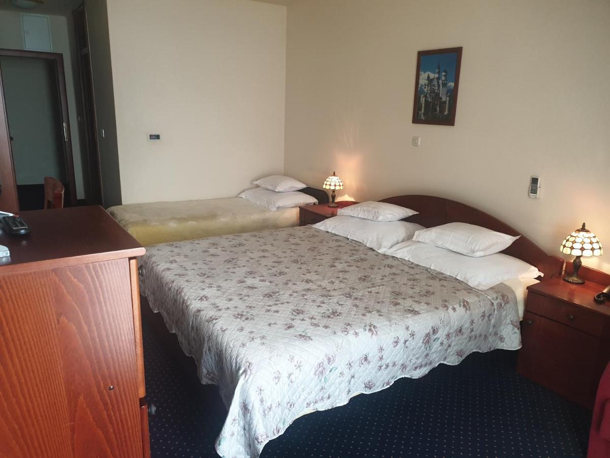 נייביצה Hotel Miramare מראה חיצוני תמונה